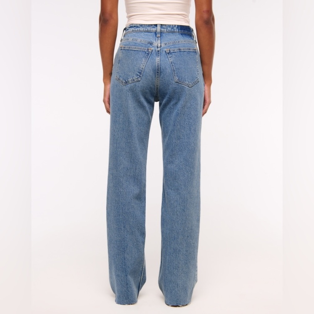 Abercrombie & Fitch High Rise 90s Relaxed Frayed Hem Jean - Picture 2 of 7